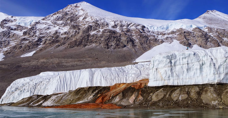 Discharging Blood Falls in Antarctica Leave the Visitors Really Shocked-3