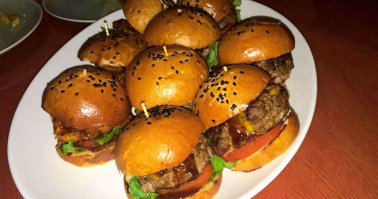 Mumbai Pub Is Offering A Burger At ‘Pay Your Weight’ Deal For A Whole Week