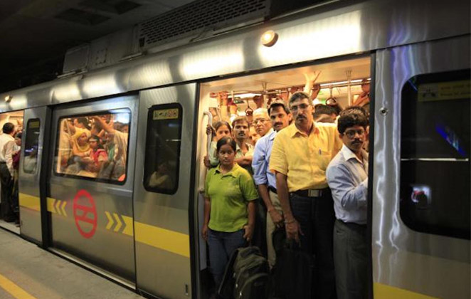 Crowd in Delhi Metro Doesn’t Bother
