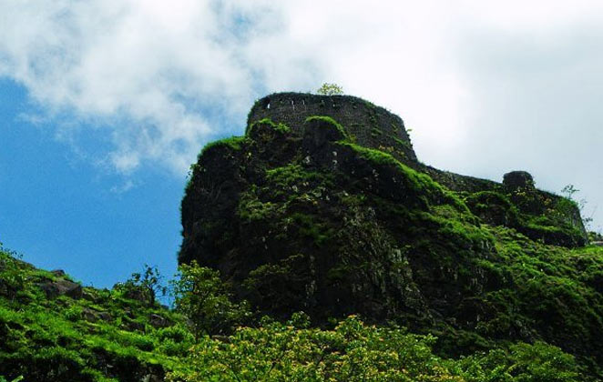 Historic Forts around Mumbai One Should Definitely Explore