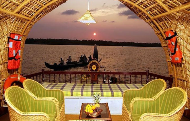 Spend Some Memorable Time in a Houseboat