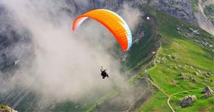 Destinations to Enjoy Paragliding in India