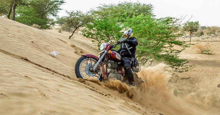 Explore the Sand Dunes of Rajasthan on your Bike