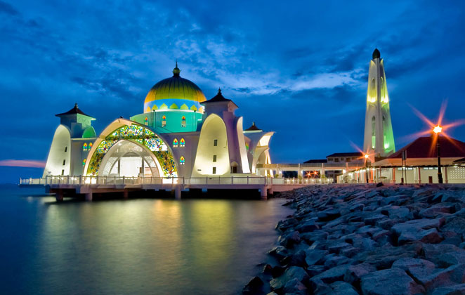 Explore Some of the Mesmerizing Temples & Mosques in Malaysia
