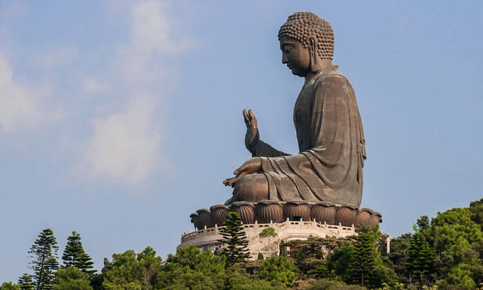 Tian Tan Buddha statue