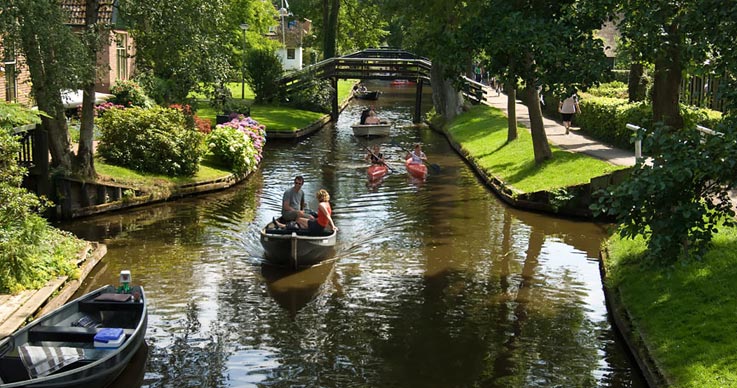 Water Village No Roads Canals Giethoorn Netherlands 1