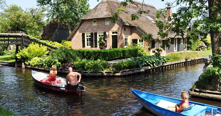 Giethoorn- The village without Roads - EaseMyTrip.com