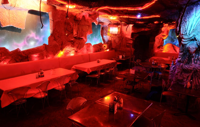 Top 12 Unusual and Weird Restaurants in the World for Interesting Meals